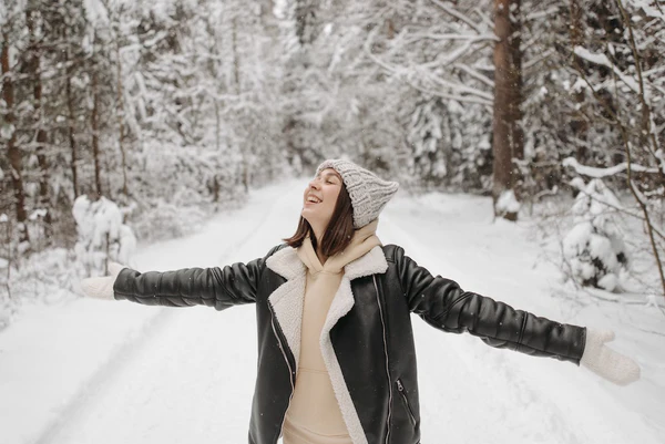 Women in Winter letaher jacket in black